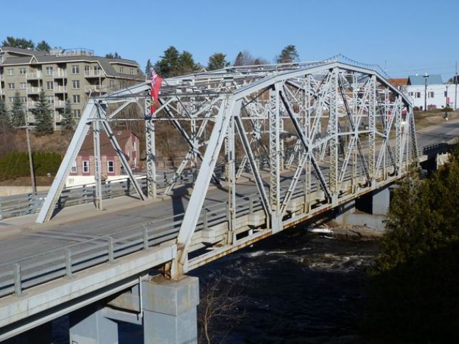 District closes Silver Bridge after shift in bridge