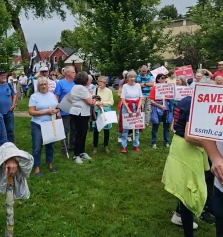 Hundreds come out to support Save South Muskoka Hospital rally